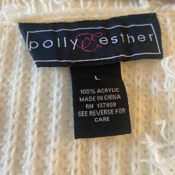 Black and White Star Sweater. Size Large. - Picture 2 of 3